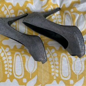 Nine West silver metallic fabric perp toe heels
